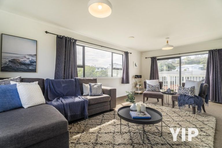 Photo of property in 12 Bloomsbury Grove, Newlands, Wellington, 6037