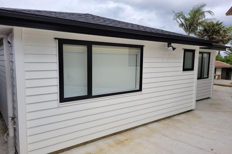 Photo of property in 37 Santa Monica Place, Goodwood Heights, Auckland, 2105