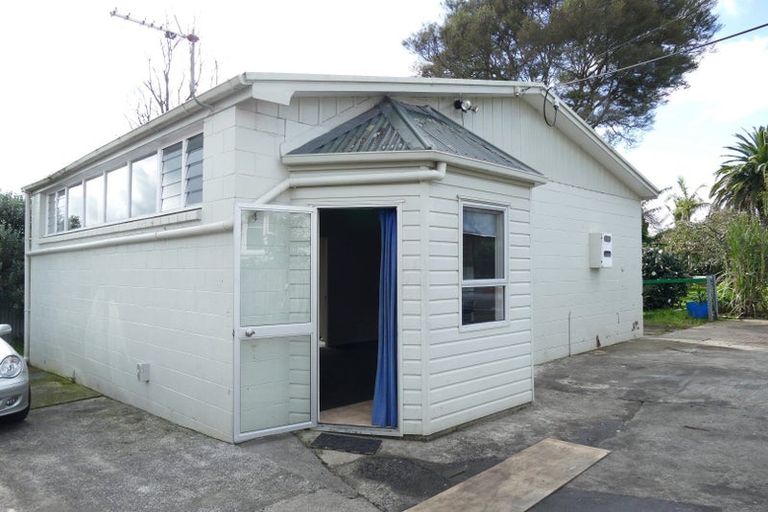 Photo of property in 17 Sylvan Crescent, Te Atatu South, Auckland, 0610