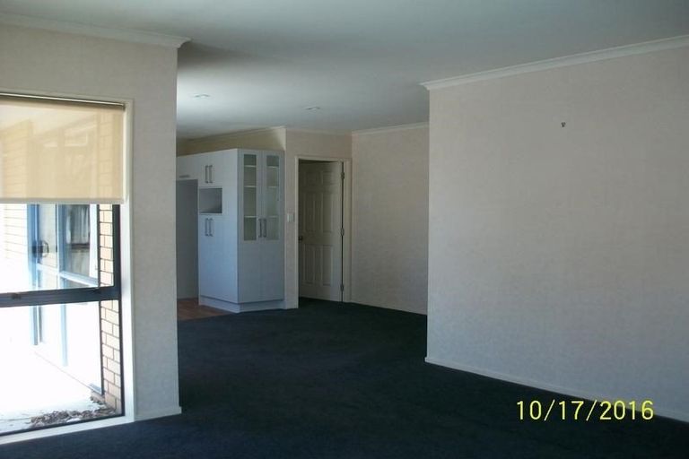 Photo of property in 1/72 Swanson Road, Henderson, Auckland, 0610