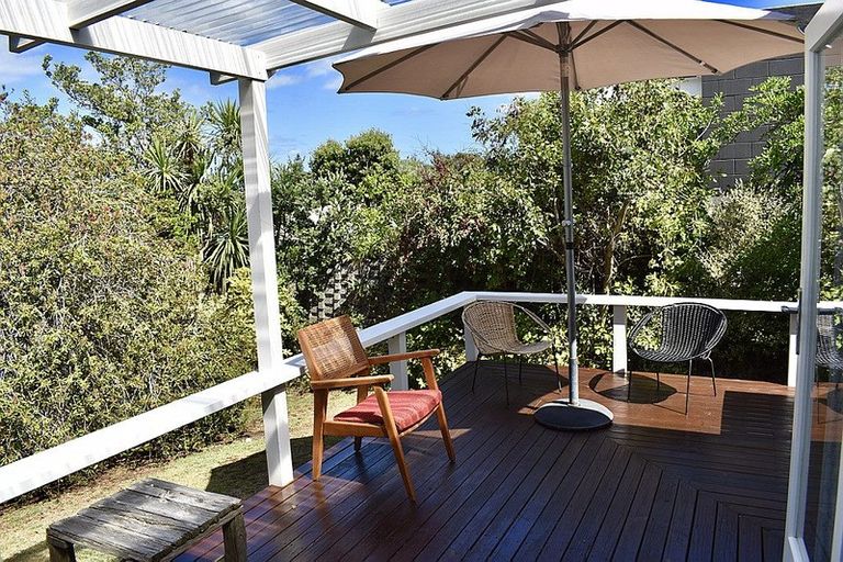 Photo of property in 16 Koromiko Street, Otaki Beach, Otaki, 5512