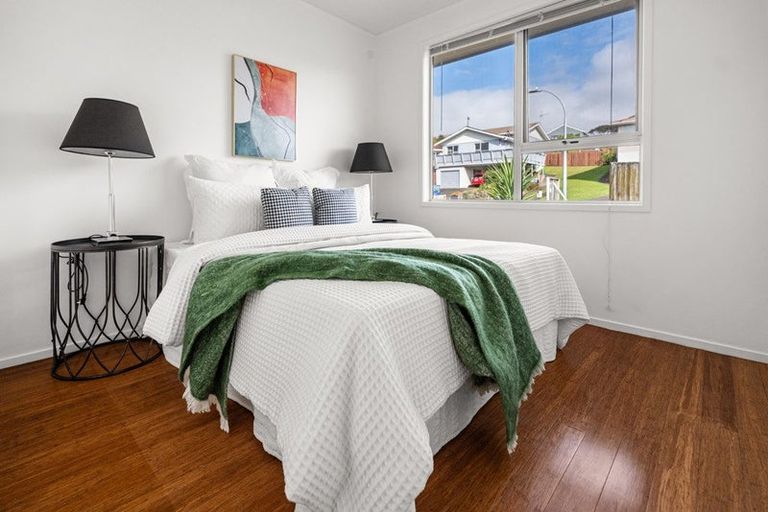 Photo of property in 21 Celeste Place, Totara Vale, Auckland, 0627