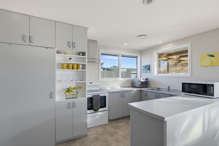 Photo of property in 35 Woodgrove Avenue, North New Brighton, Christchurch, 8083
