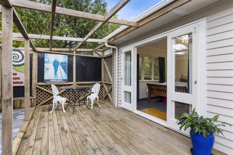 Photo of property in 1/5 Hellyers Street, Birkdale, Auckland, 0626