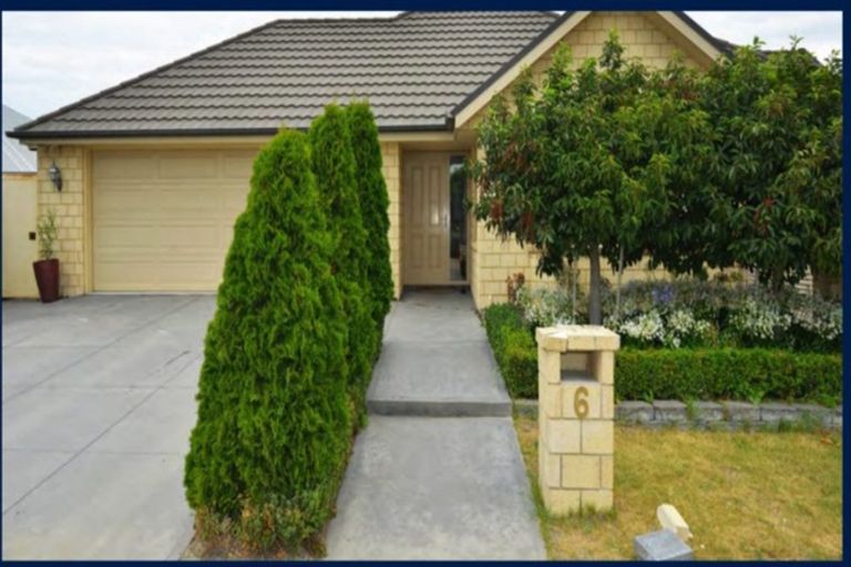 Photo of property in 6 Foresters Crescent, Parklands, Christchurch, 8083
