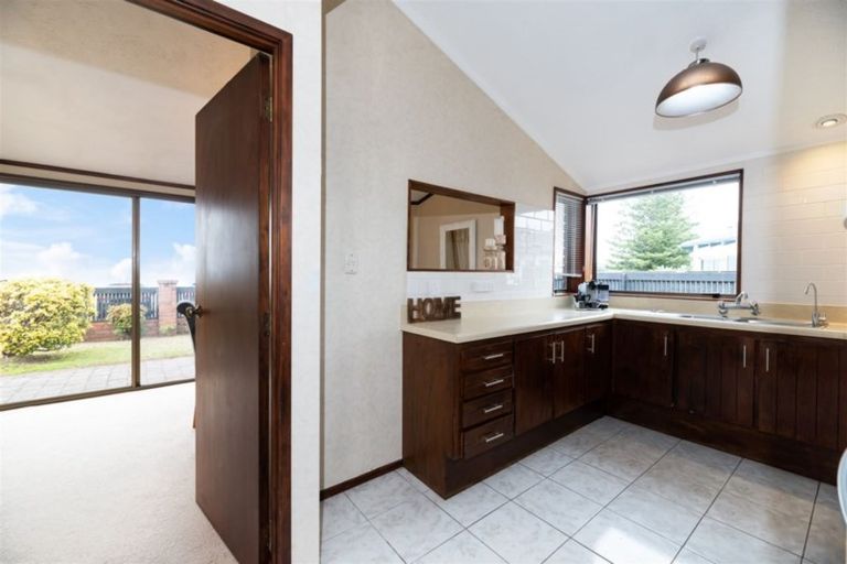 Photo of property in 1/28 Manly Esplanade, Browns Bay, Auckland, 0630