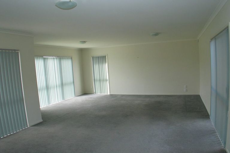 Photo of property in 14 Bibury Avenue, Henderson, Auckland, 0612