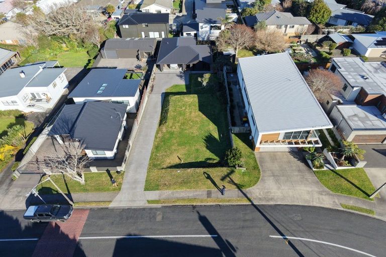 Photo of property in 28 Lismore Street, Strandon, New Plymouth, 4312