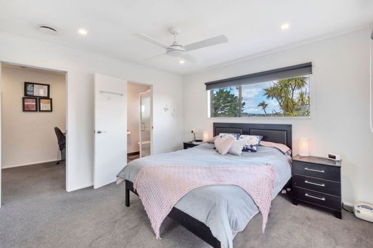 Photo of property in 2/30 Carlisle Road, Browns Bay, Auckland, 0630