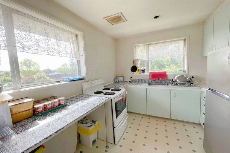 Photo of property in 1/90 Titirangi Road, New Lynn, Auckland, 0600