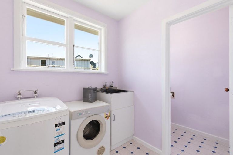 Photo of property in 12 Bracken Road, Newlands, Wellington, 6037