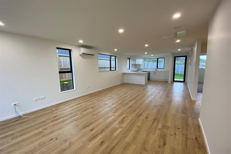 Photo of property in 25a Poruru Close, Papakura, 2110
