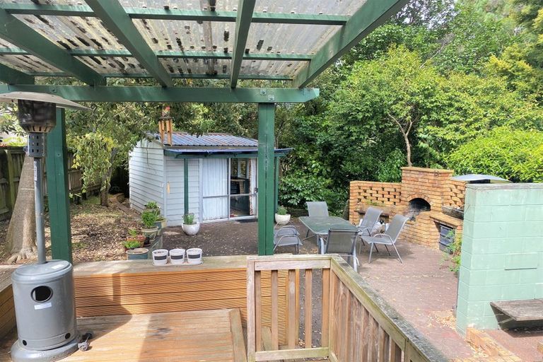 Photo of property in 44 Easton Park Parade, Glenfield, Auckland, 0629