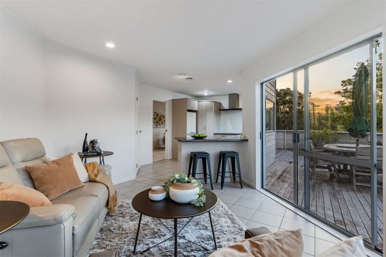 Photo of property in 20 Carnmore Place, Torbay, Auckland, 0630