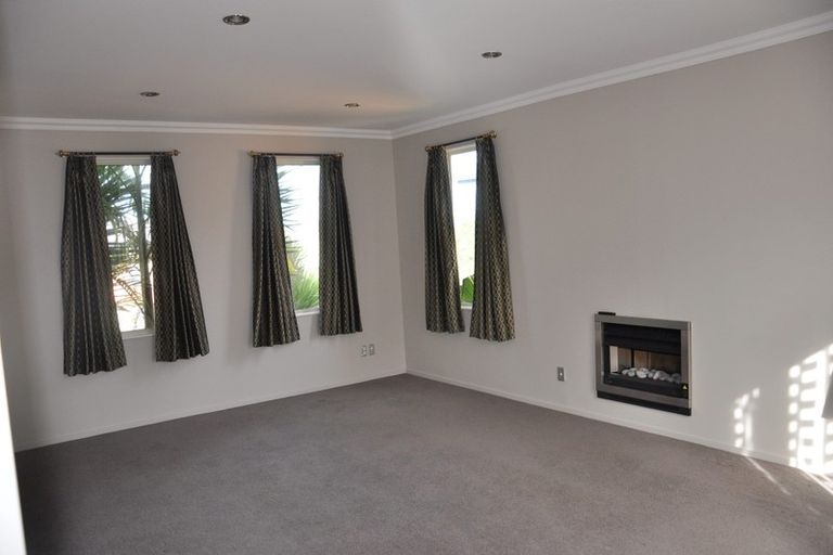 Photo of property in 12 Tekapo Rise, Fairview Heights, Auckland, 0632