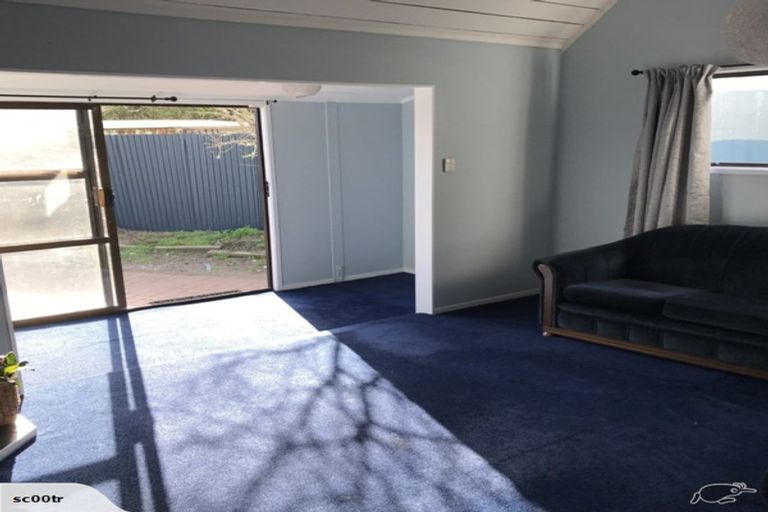 Photo of property in 3 Sarah Street, Waikawa Beach, Levin, 5573