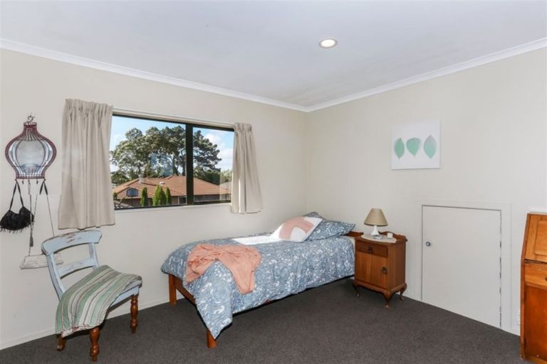 Photo of property in 13 Delphi Grove, Tuakau, 2121