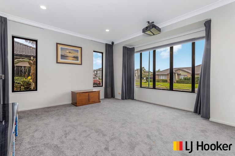 Photo of property in 27 Girvan Terrace, Wattle Downs, Auckland, 2103