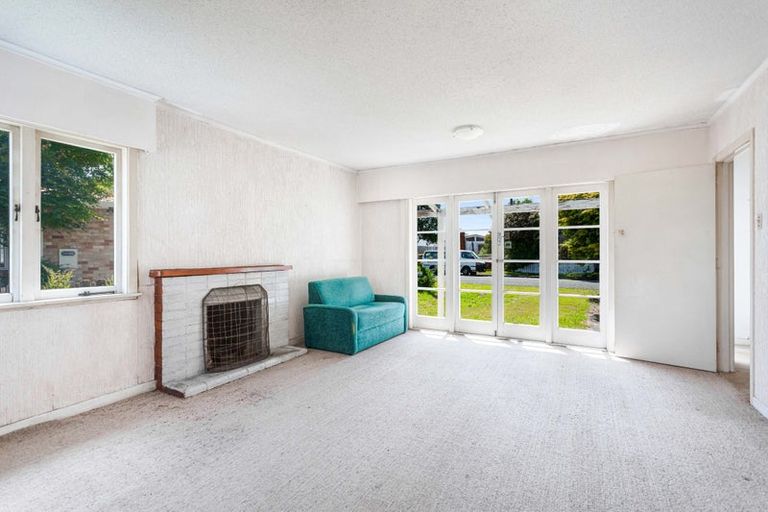 Photo of property in 2 Barberry Lane, Te Atatu Peninsula, Auckland, 0610