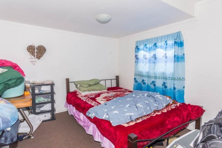 Photo of property in 4 Coburg Street, Henderson, Auckland, 0612