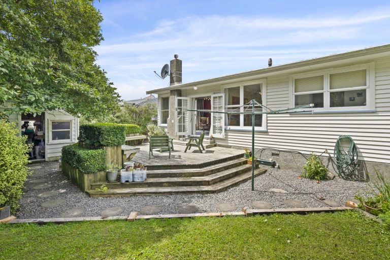 Photo of property in 32 Redwood Avenue, Tawa, Wellington, 5028