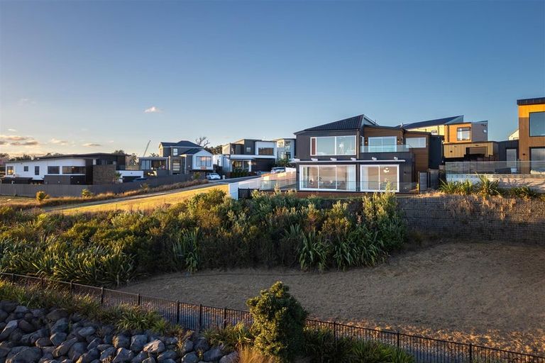 Photo of property in 4 Seawind Way, Hobsonville, Auckland, 0616