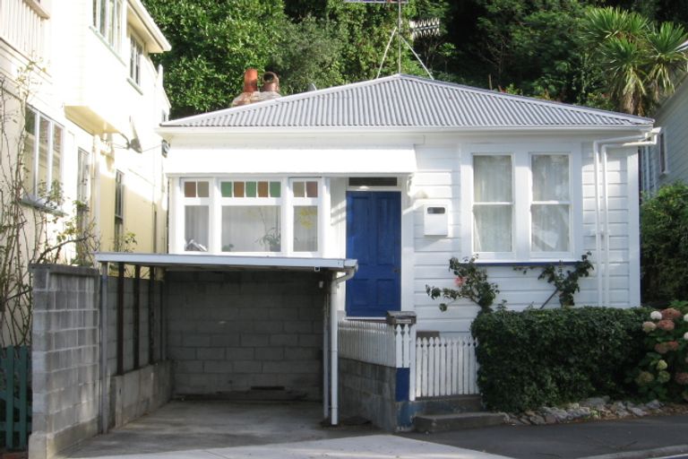Photo of property in 397 Karaka Bay Road, Karaka Bays, Wellington, 6022