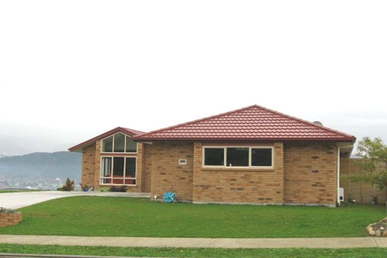 Photo of property in 11 James Nairn Grove, Riverstone Terraces, Upper Hutt, 5018