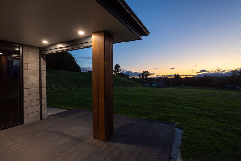 Photo of property in 34 Cowper Road, Dannevirke, 4930