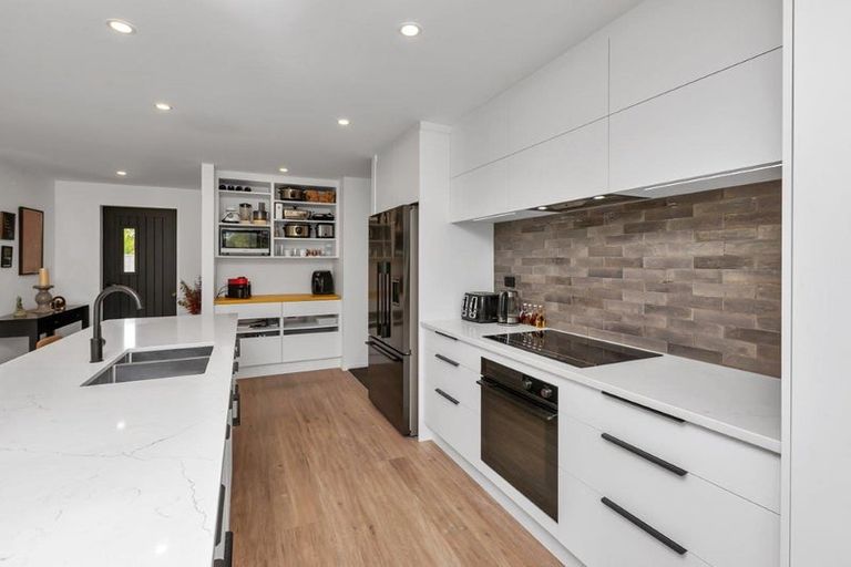 Photo of property in 370 One Tree Point Road, One Tree Point, 0118