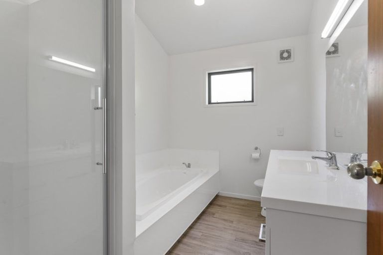 Photo of property in 2/11 Kereru Street, Two Mile Bay, Taupo, 3330