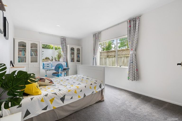 Photo of property in 31 Churchill Road, Murrays Bay, Auckland, 0630