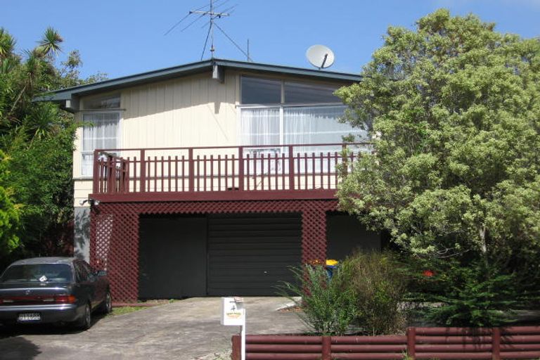 Photo of property in 4 Temuri Place, Glendene, Auckland, 0602