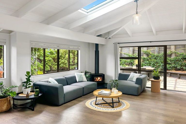 Photo of property in 3/57 Pupuke Road, Birkenhead, Auckland, 0627