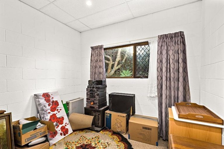 Photo of property in 6 Fayette Place, Te Atatu South, Auckland, 0610