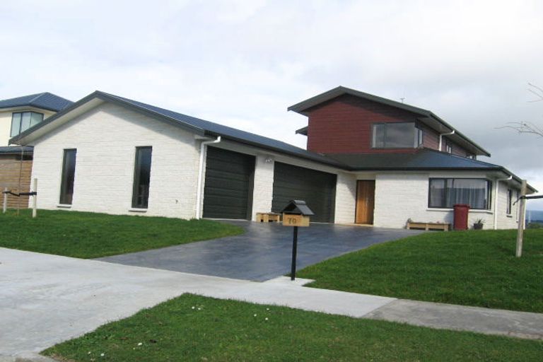 Photo of property in 70 Pacific Drive, Fitzherbert, Palmerston North, 4410
