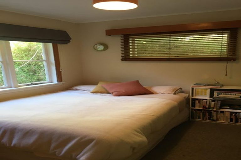 Photo of property in 33 Huntingdon Street, Northland, Wellington, 6012