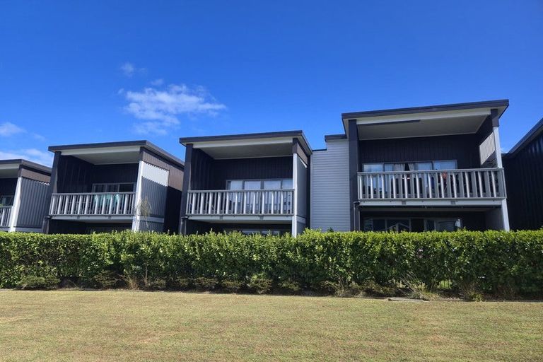 Photo of property in 10/27 Dida Park Drive, Kumeu, 0810