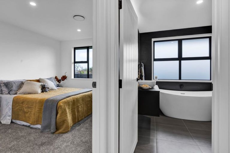 Photo of property in 6 Oliver O'leary Way, Westown, New Plymouth, 4310