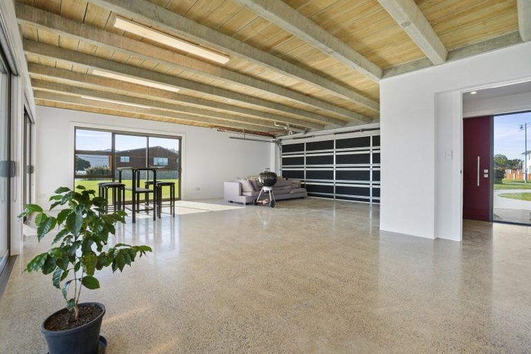 Photo of property in 21 Fred Carr Place, One Tree Point, 0118