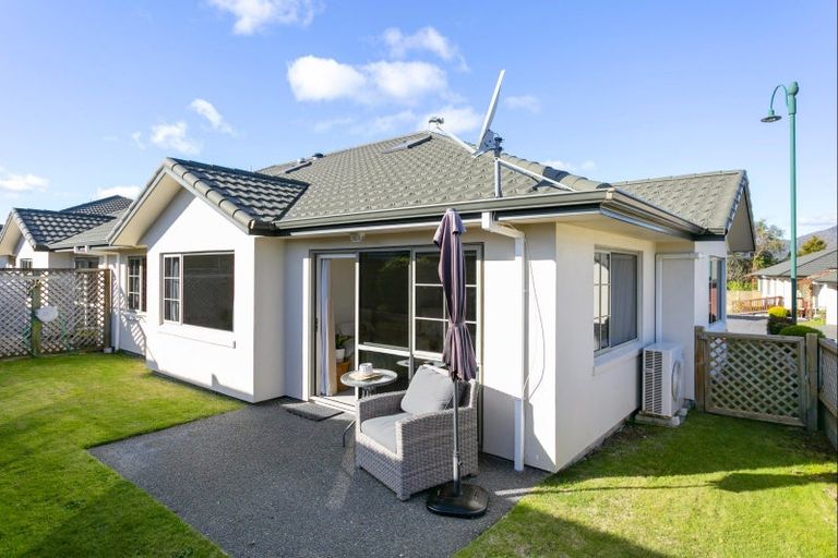 Photo of property in 26 Lakeridge Close, Rangatira Park, Taupo, 3330