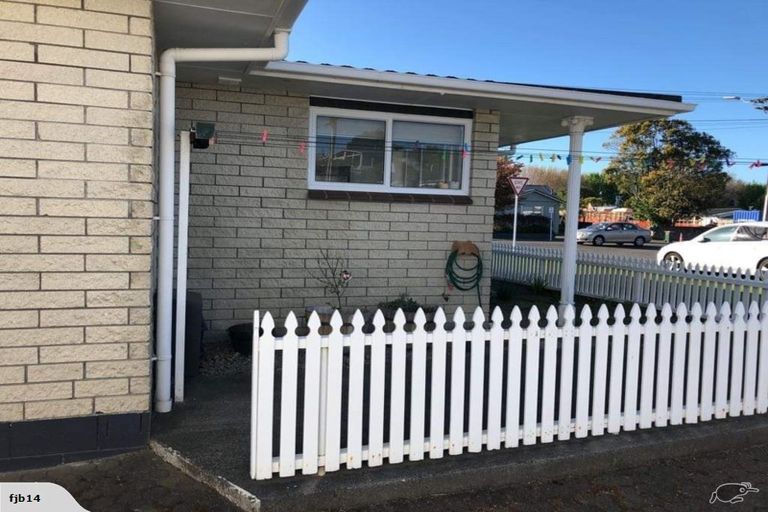 Photo of property in 82 Tukapa Street, Westown, New Plymouth, 4310