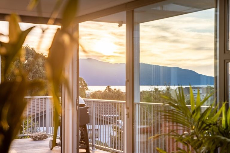 Photo of property in 6 Pine Ridge Terrace, Waikanae Beach, Waikanae, 5036