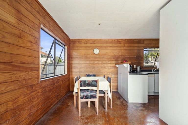 Photo of property in 2/19 Montgomery Avenue, Belmont, Auckland, 0622