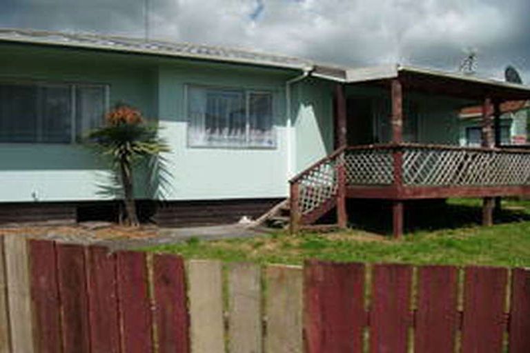 Photo of property in 27 Selak Place, Glen Eden, Auckland, 0602