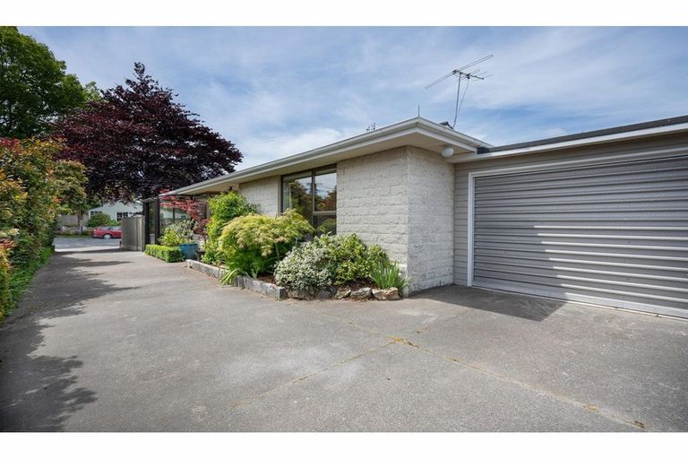 Photo of property in 1/11 Young Street, Somerfield, Christchurch, 8024