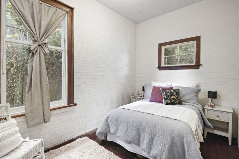 Photo of property in 35 Ferry Road, Days Bay, Lower Hutt, 5013