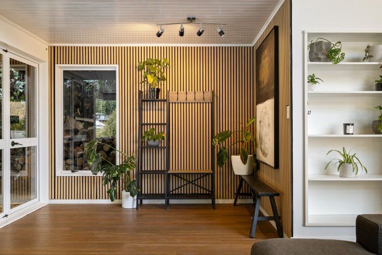 Photo of property in 12 Mackinnon Terrace, Sunshine Bay, Queenstown, 9300