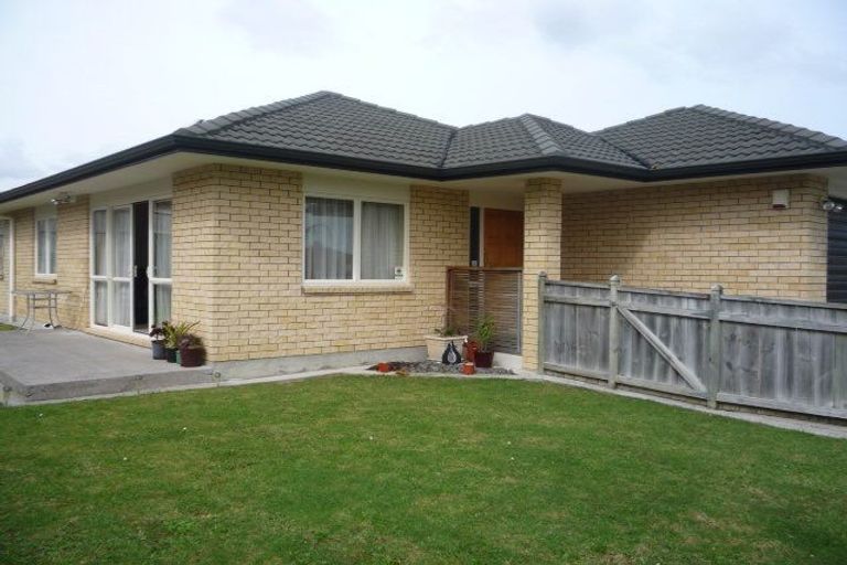 Photo of property in 2 Carisbrook Crescent, Papakura, 2110