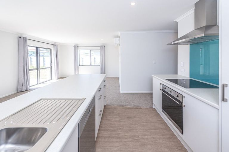 Photo of property in 6a Cross Street, Castlecliff, Whanganui, 4501